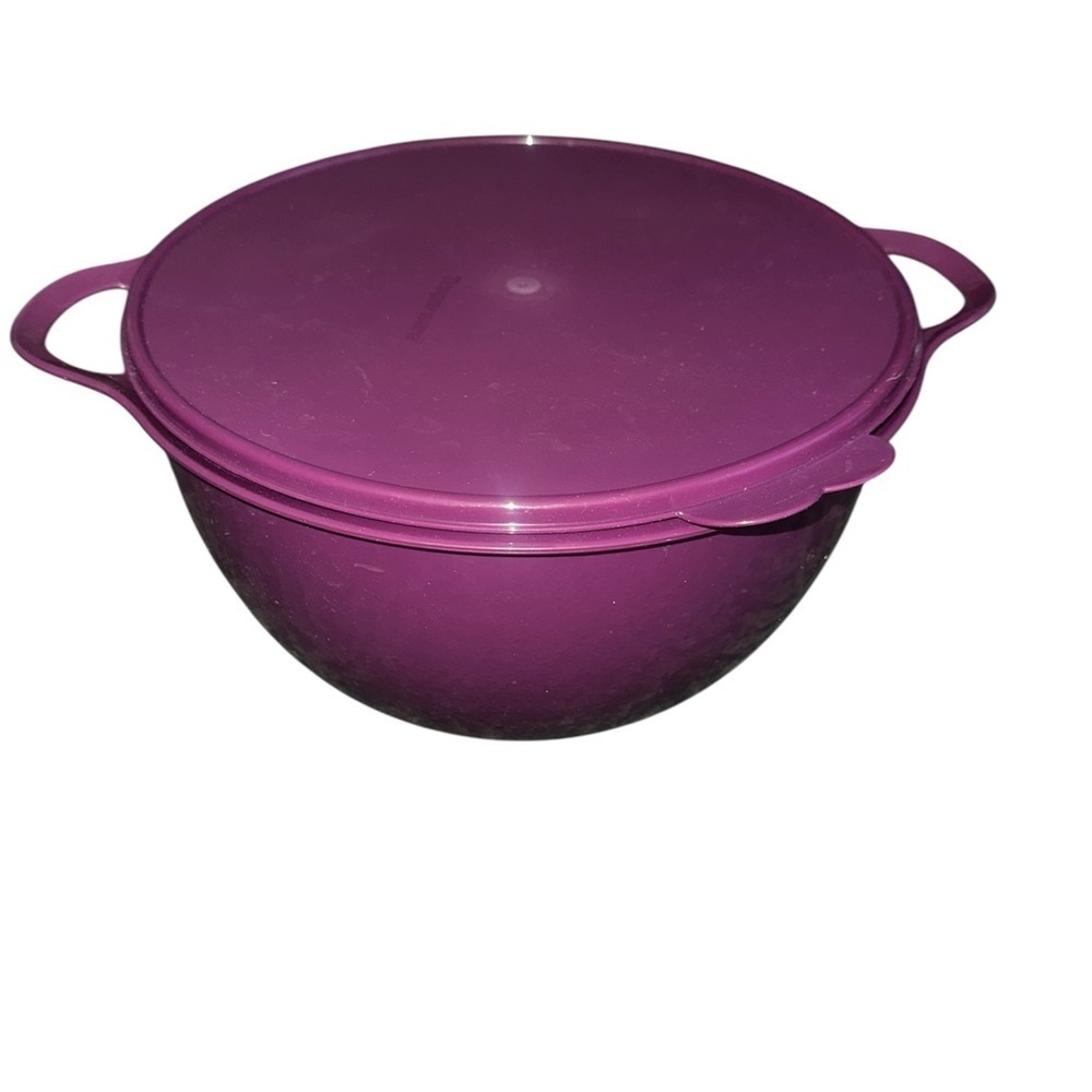 NEW!!  Tupperware Thatsa Mega Bowl Mixing Bowl 42 Cups 10L (Purple w/purple lid) - Picture 2 of 5